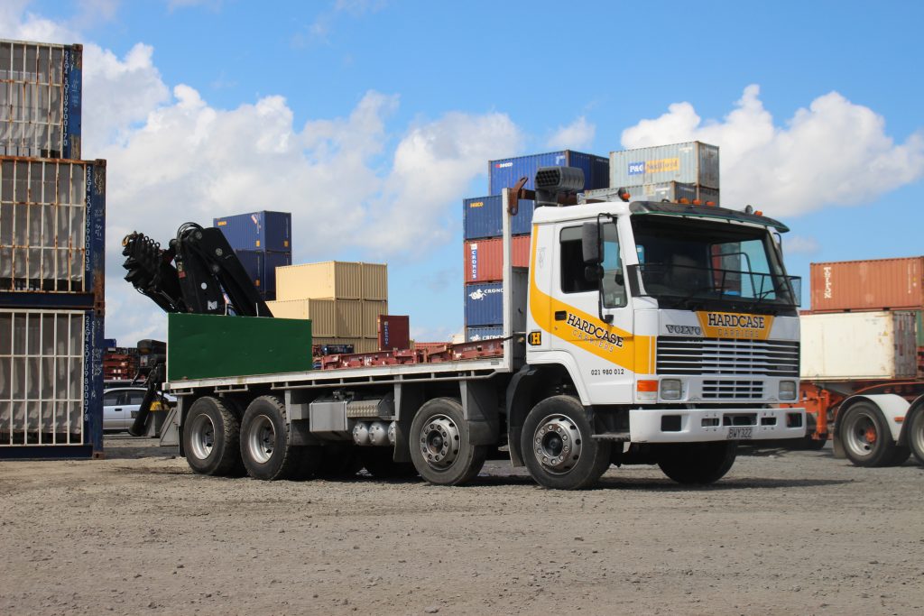 Truck and Hiab crane for hire Hire this cheap truck and Hiab crane for hire in west Auckland